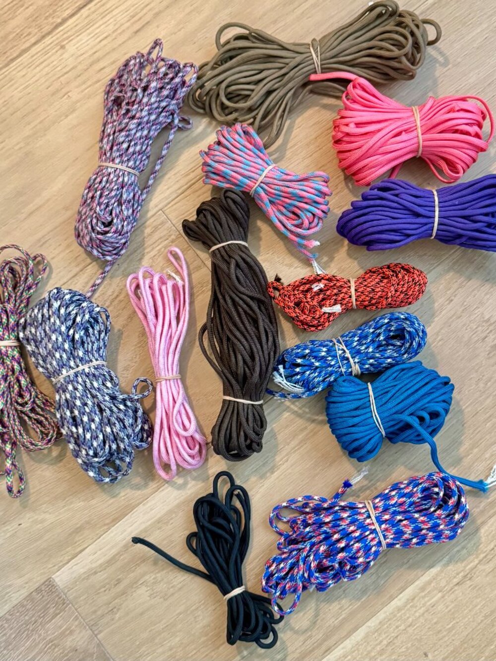 Large Paracord Lot – Mixed Colors – Craft Supply Destash – Approx. 11 Bundles - Picture 6 of 8
